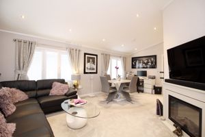 Lounge/Diner- click for photo gallery